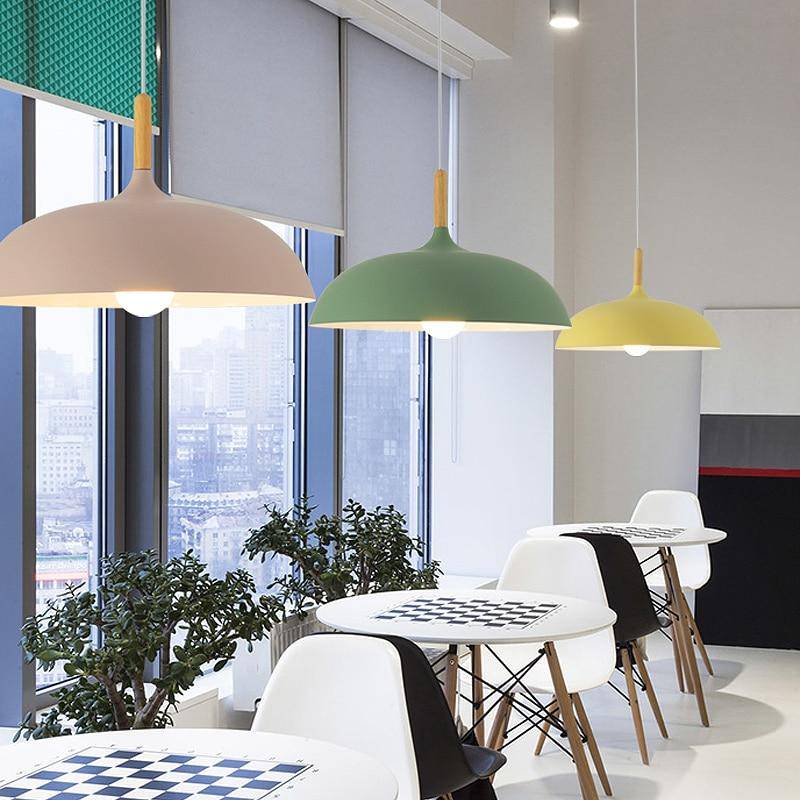 SUSPENSION EN ALUMINIUM DE COULEUR ET TIGE EN BOIS WOOD